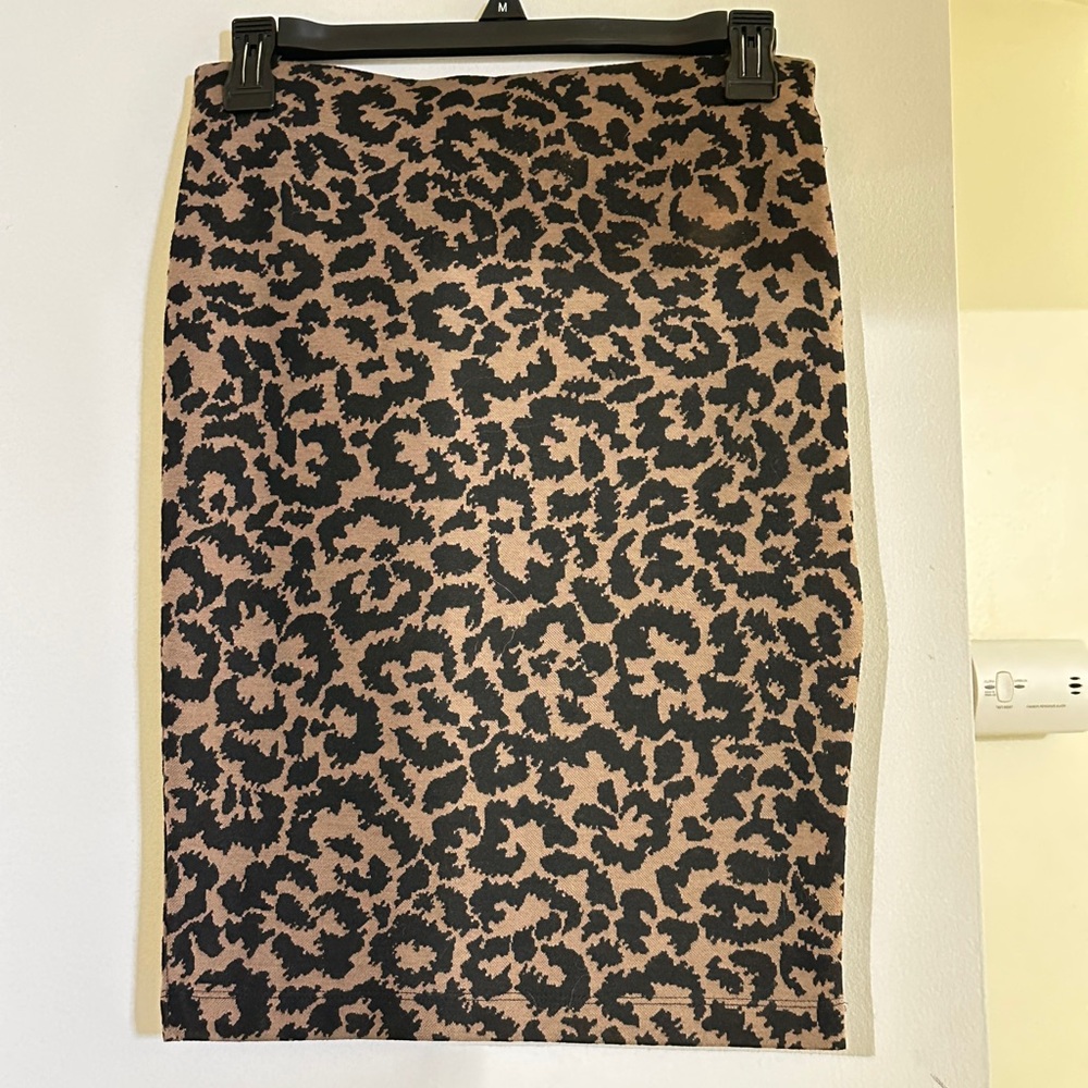 Xhiliration Leopard Print Pencil Skirt. Small.
